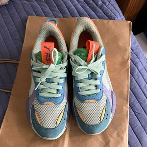 SUPER CUTE - fun colors - LIKE NEW - women’s Puma RS-X running sneaker size 8.